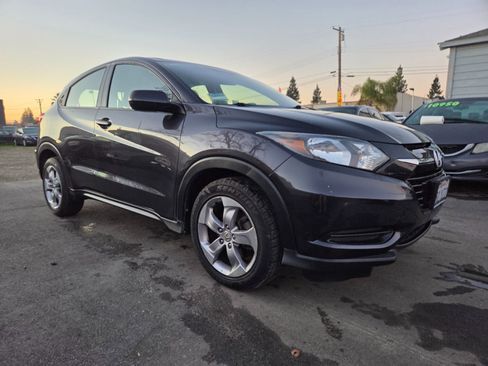 Used 2018 Honda HR-V LX image 5