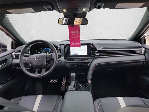 Used 2025 Toyota Camry SE image 18