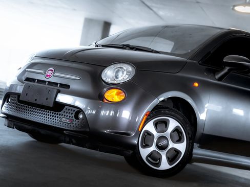 Used 2015 FIAT 500 e FWD image 2