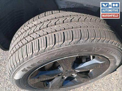 Used 2023 Jeep Grand Cherokee Altitude AWD/4WD image 2