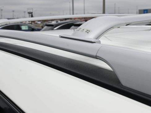 Used 2020 Nissan Pathfinder S image 12