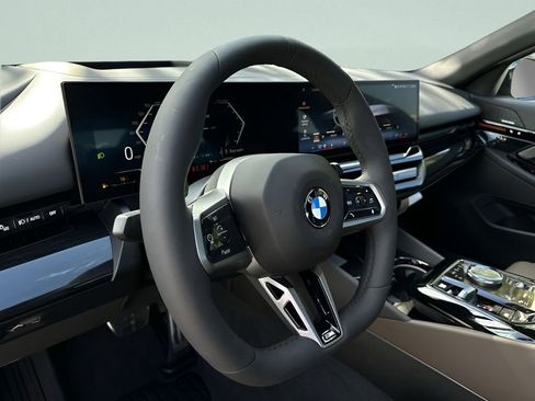 Used 2026 BMW 530i xDrive w/ M Sport Package image 34