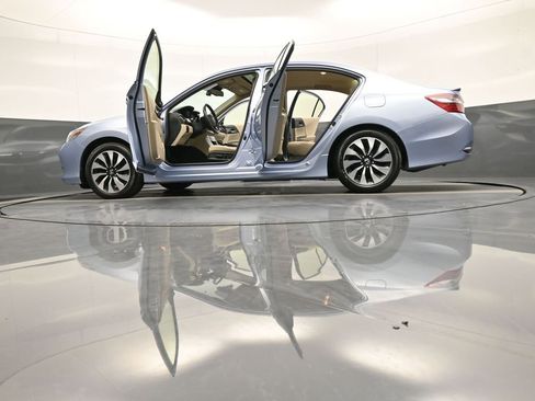 Certified 2017 Honda Accord Touring image 48