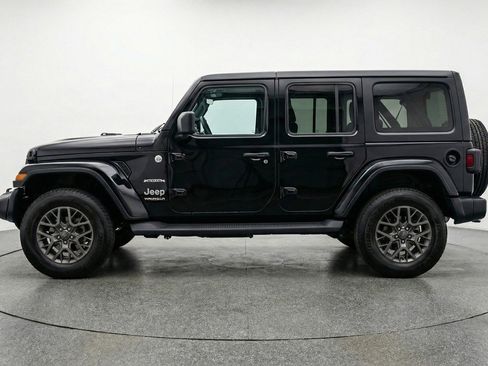 Used 2025 Jeep Wrangler Sahara image 5