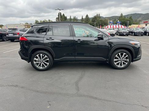 Used 2023 Toyota Corolla Cross XLE w/ Convenience Package image 7