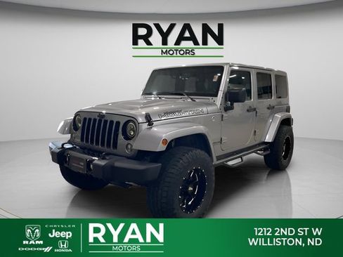 Used 2017 Jeep Wrangler Unlimited Sahara AWD/4WD image 7
