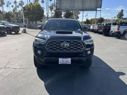 Used 2022 Toyota Tacoma TRD Sport w/ Technology Package image 3