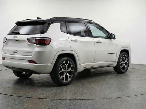 Used 2025 Jeep Compass Limited image 9