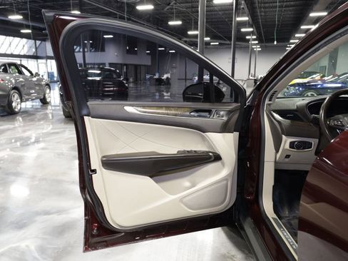 Used 2017 Lincoln MKC Reserve image 10