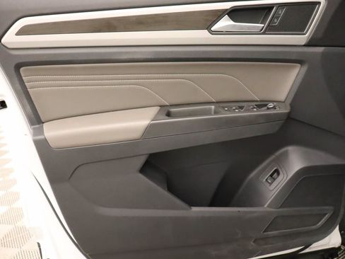Used 2022 Volkswagen Atlas SE w/ Panoramic Sunroof Package FWD image 16