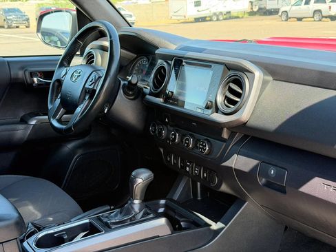 Used 2019 Toyota Tacoma TRD Sport w/ Technology Package AWD/4WD image 30