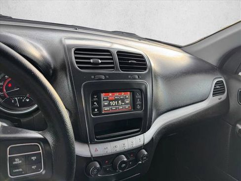 Used 2019 Dodge Journey SE image 13