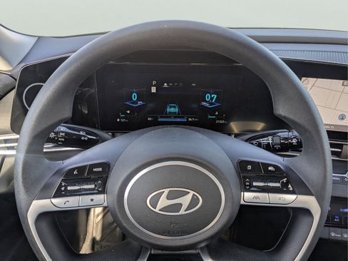 Certified 2024 Hyundai Elantra SEL FWD image 25
