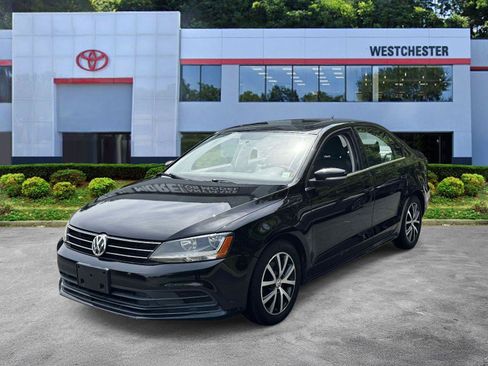 Used 2017 Volkswagen Jetta SE FWD image 4