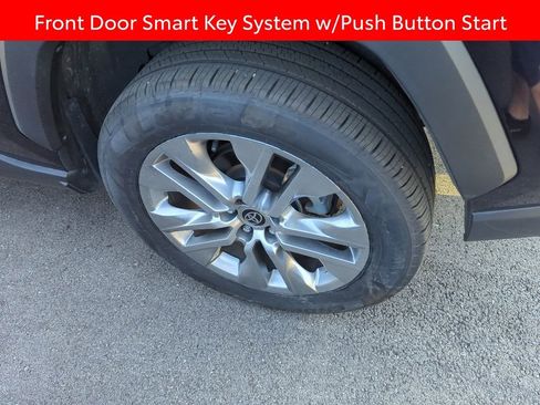 Used 2022 Toyota RAV4 XLE Premium FWD image 5