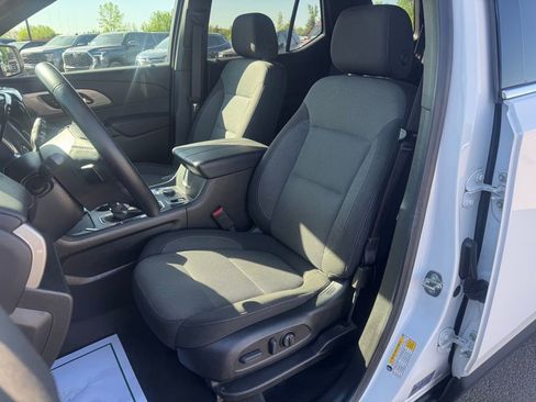 Used 2023 Chevrolet Traverse LT AWD/4WD image 3