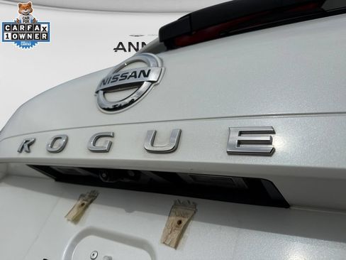 Used 2021 Nissan Rogue SV AWD/4WD image 17