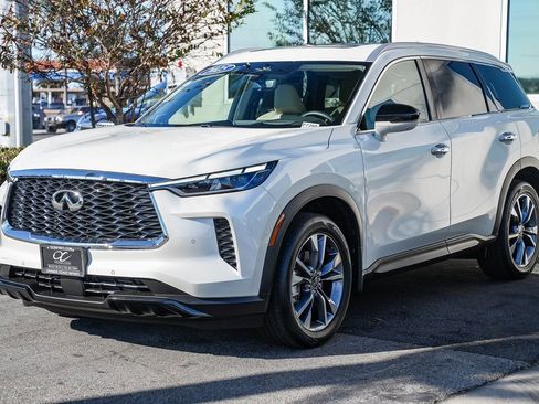 Certified 2025 INFINITI QX60 Luxe w/ Vision Package image 3