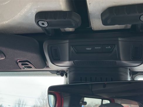 Used 2025 Jeep Wrangler Unlimited Sahara image 26