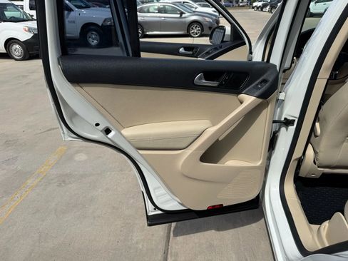 Used 2016 Volkswagen Tiguan S image 27
