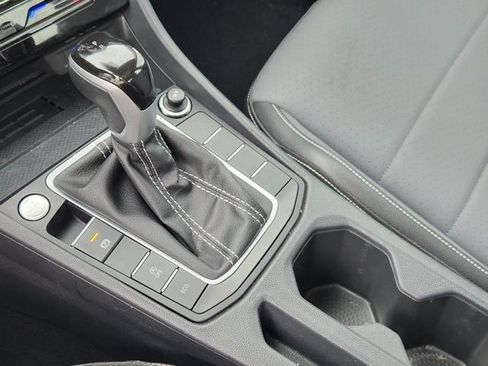 Used 2025 Volkswagen Jetta SE FWD image 18