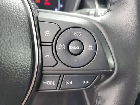 Used 2025 Toyota Corolla Cross XLE FWD image 24