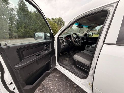 Used 2014 RAM 1500 4x4 Crew Cab image 13