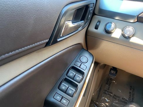 Used 2019 Chevrolet Suburban LT AWD/4WD image 22