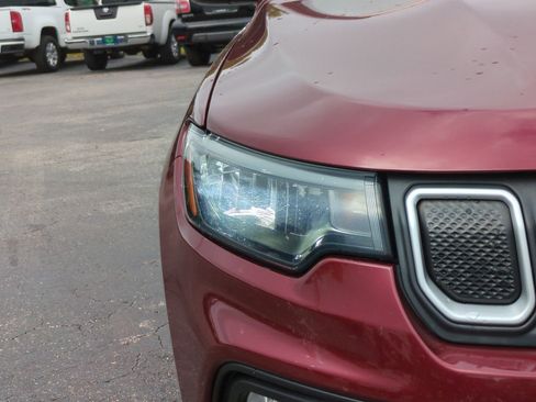 Used 2022 Jeep Compass Latitude image 10