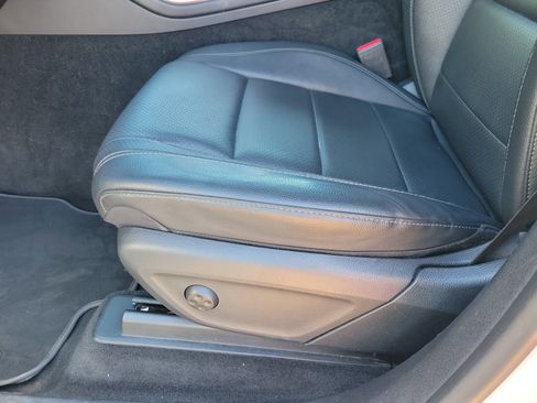 Used 2022 Mercedes-Benz GLE 350 w/ Premium Package image 6