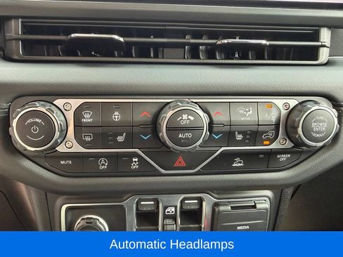 Certified 2025 Jeep Gladiator Mojave AWD/4WD image 27