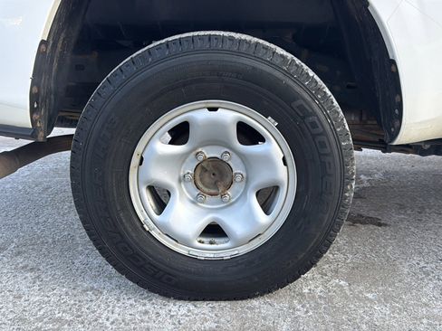 Used 2020 Toyota Tacoma SR image 39