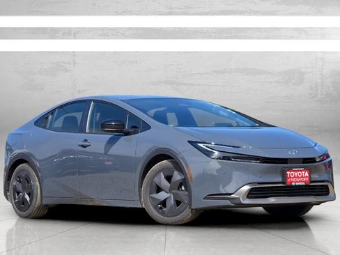 Used 2023 Toyota Prius Prime FWD image 2