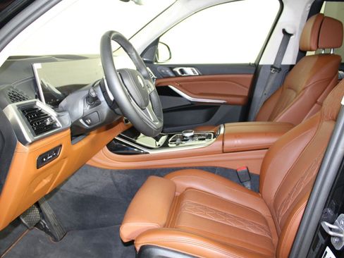 Used 2025 BMW X7 xDrive40i w/ Executive Package image 24