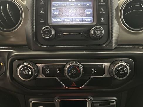 Used 2019 Jeep Wrangler Sport image 18