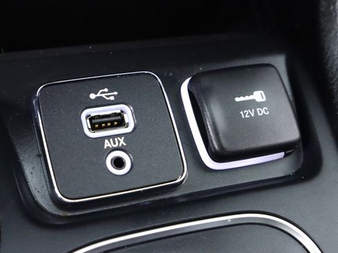 Used 2019 Jeep Cherokee Latitude w/ Cold Weather Group AWD/4WD image 24