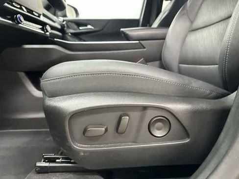 Used 2025 Chevrolet Equinox LT w/ Convenience Package II image 26