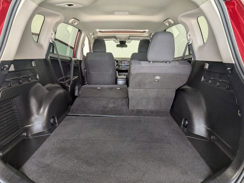 Used 2018 Toyota RAV4 XLE FWD image 25