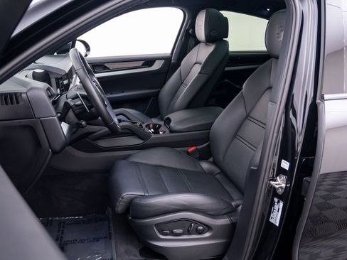 Used 2025 Porsche Cayenne Coupe AWD/4WD image 6