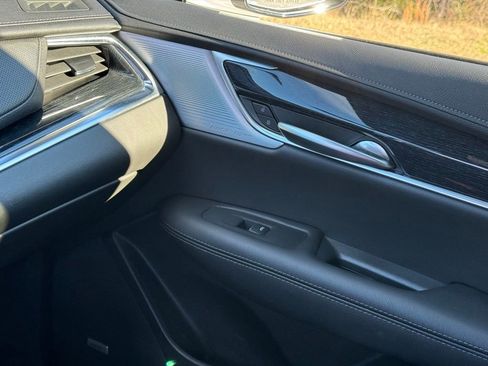 Certified 2025 Cadillac XT5 Premium Luxury image 37