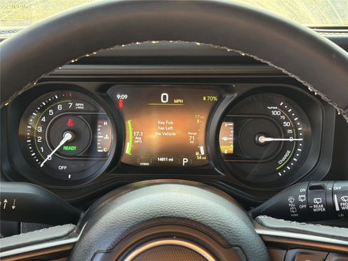 Used 2025 Jeep Wrangler Rubicon w/ Safety Group image 28