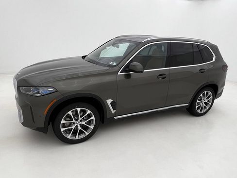 Used 2026 BMW X5 xDrive40i w/ Climate Comfort Package AWD/4WD image 2