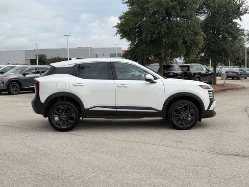 Used 2025 Nissan Kicks SR FWD image 4