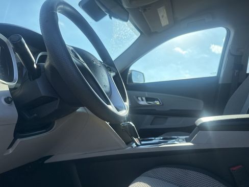 Used 2017 Chevrolet Equinox LT FWD image 31