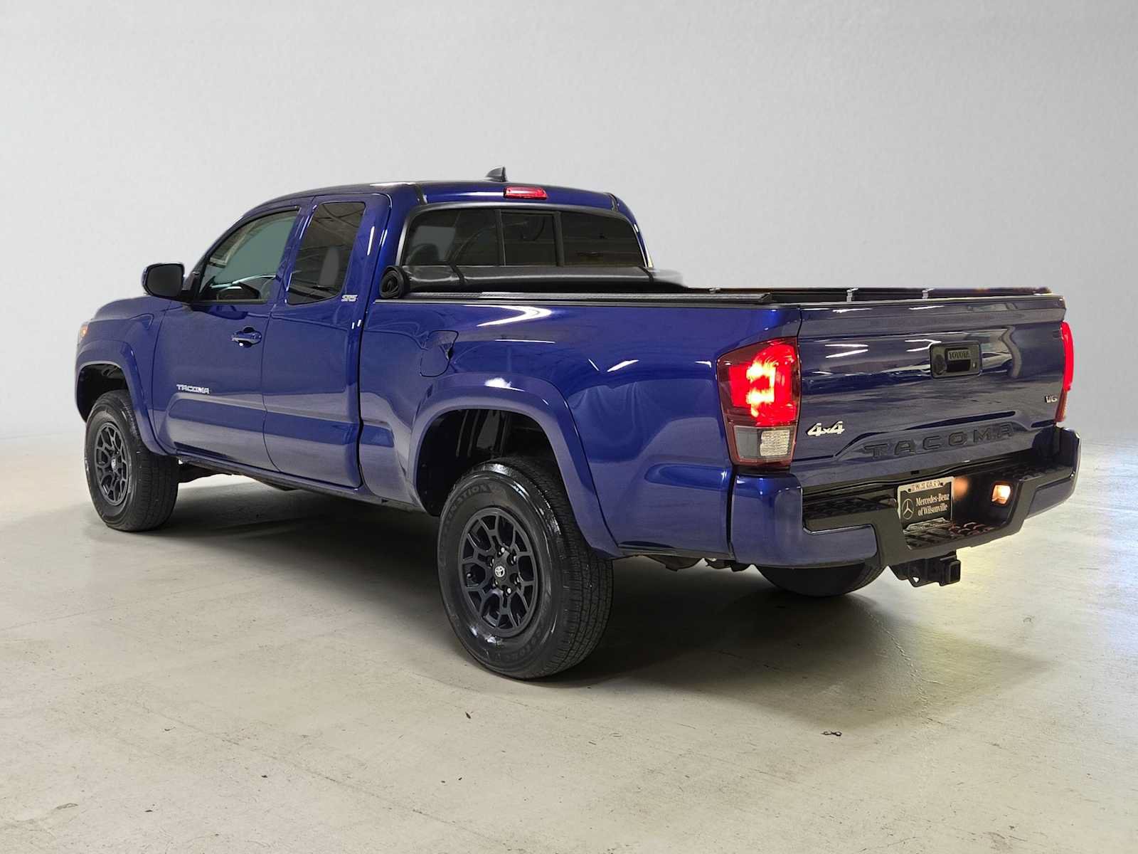 Used 2022 Toyota Tacoma SR5 AWD/4WD image 5
