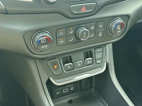 Used 2019 GMC Terrain SLT w/ Preferred Package AWD/4WD image 29