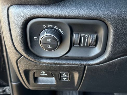 Used 2025 RAM 1500 Big Horn image 33