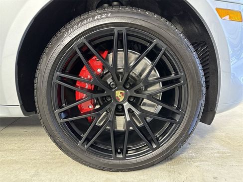 Certified 2025 Porsche Macan GTS image 15