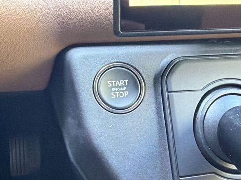 New 2026 Land Rover Defender 110 X-Dynamic SE image 26