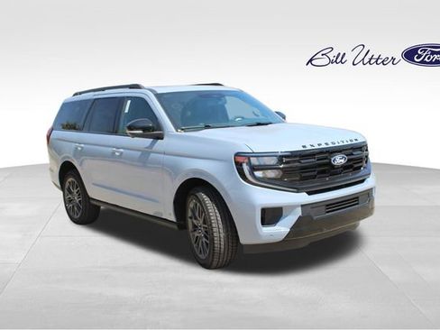 New 2027 Ford Expedition Platinum w/ Stealth Appearance Package RWD image 2